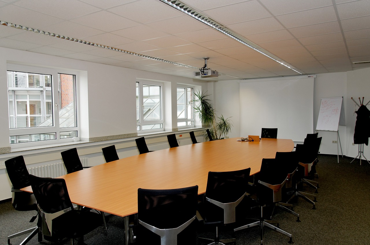 conference room, table, chairs-338563.jpg